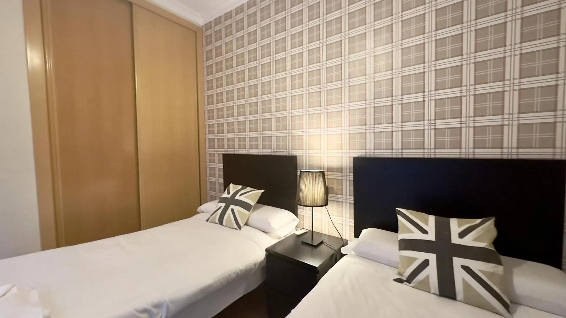 Urbe10 Plaza De Uncibay 3 Bedrooms Apatment Málaga İspanya
