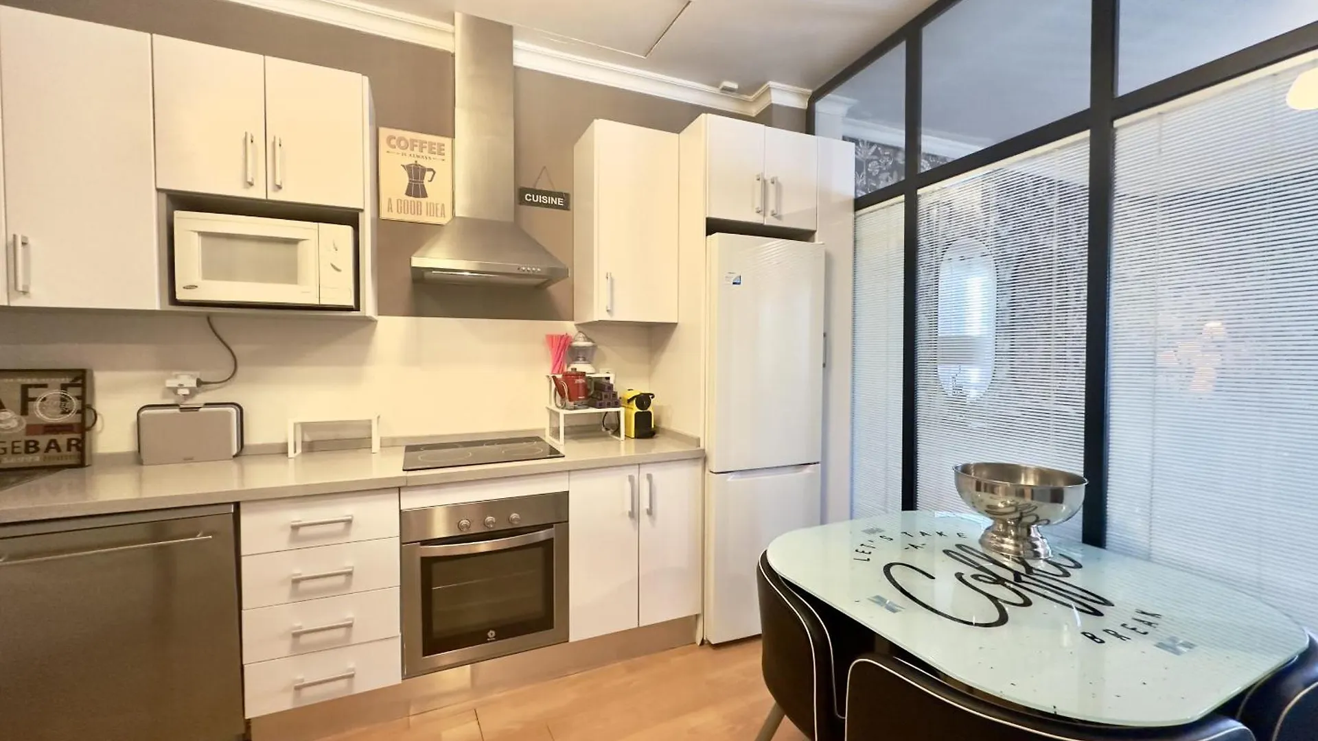 Daire Urbe10 Plaza De Uncibay 3 Bedrooms Apatment Málaga